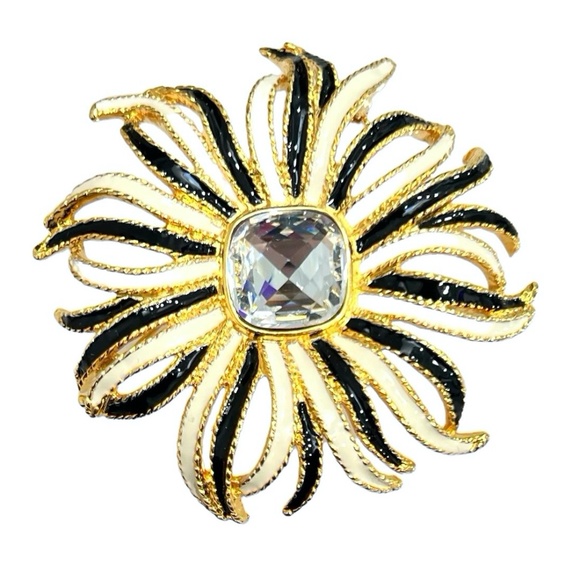 KENNETH JAY LANE GOLD TONE BLACK & WHITE ENAMEL & FACETED CRYSTAL FLOWER BROOCH - Picture 1 of 16